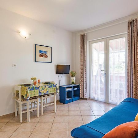 1 Bedroom Lovely Apartment In روفينج المظهر الخارجي الصورة