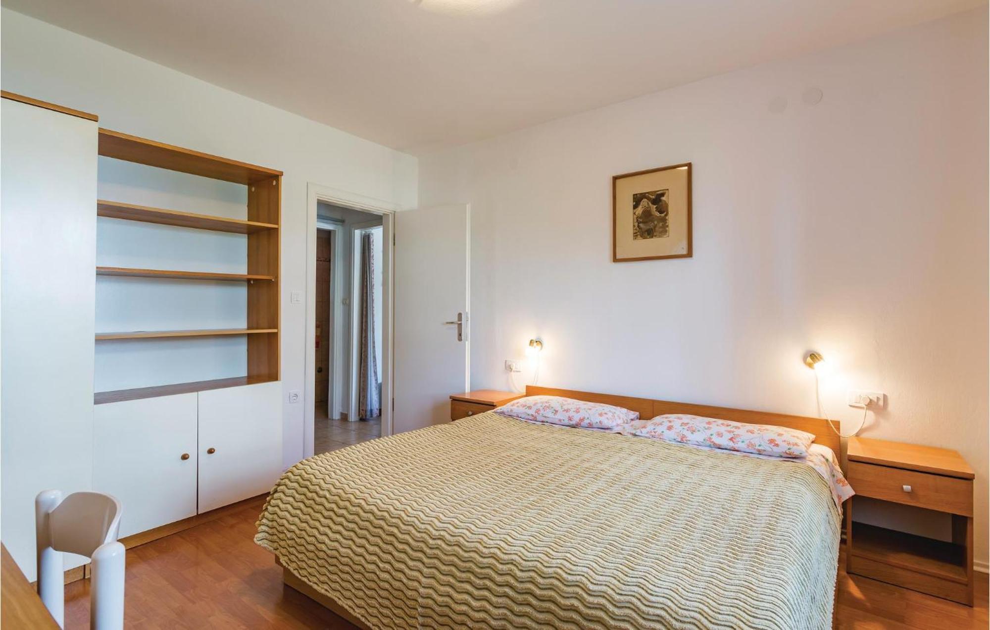 1 Bedroom Lovely Apartment In روفينج المظهر الخارجي الصورة